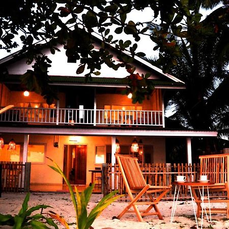 Crow'S Nest Hotel Tua Pejat Exterior foto